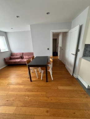 2-Bedroom Flat Walking Distance to ExCeL London - Perfect Location!